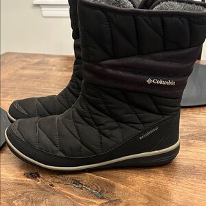 Columbia Women's Black Quilted Winter /Snow Boots Heavenly Slip II Omni-Heat